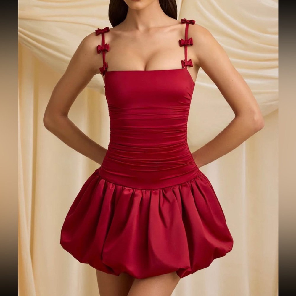 Oh Polly 	
BOW-DETAIL RUCHED BUBBLE HEM MINI DRESS IN TRUE RED
